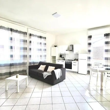 White Centro フォルリ